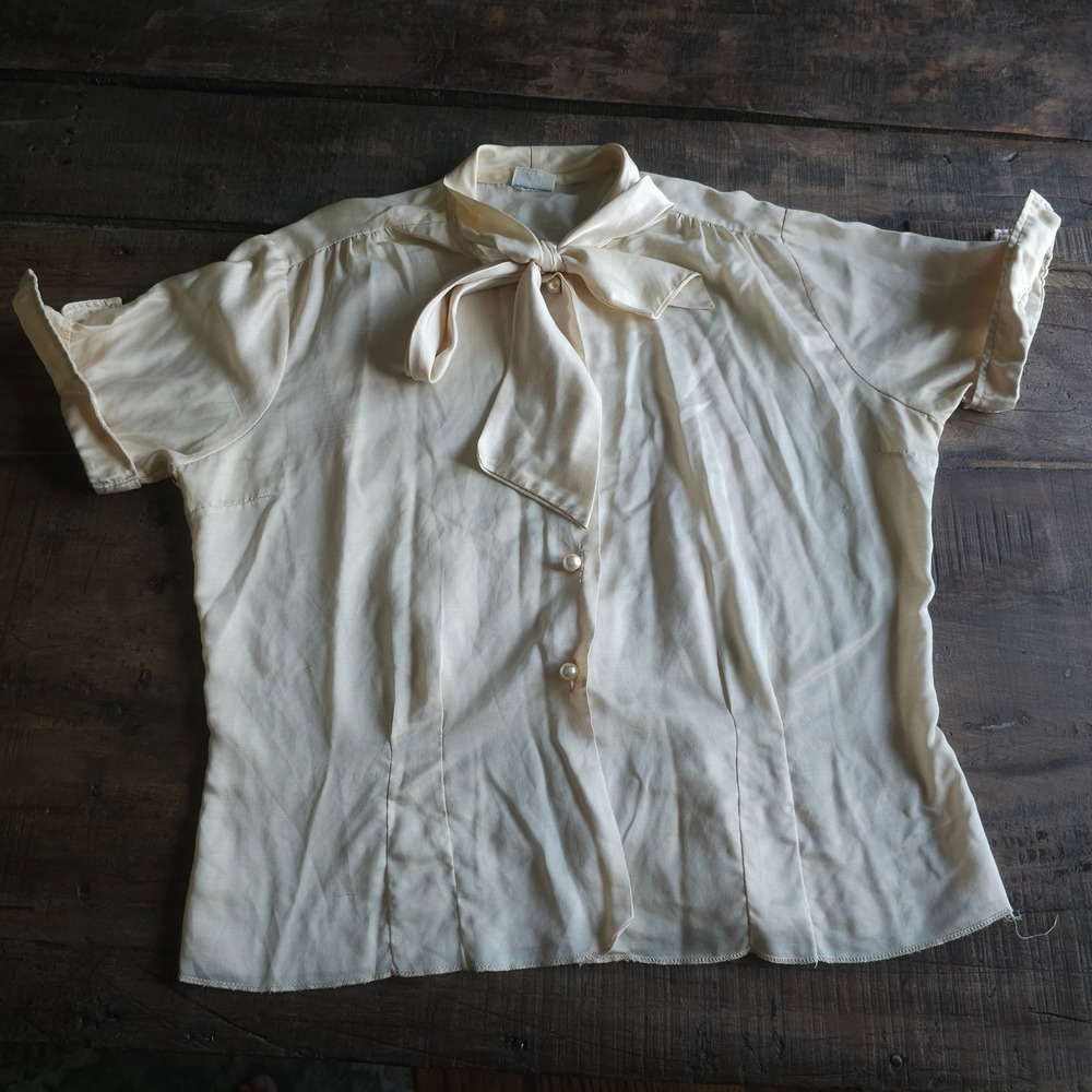 Vintage The Pilot Blouse Bon-Silla Ivory Bow Neck Pearl Button Top USA 1960s